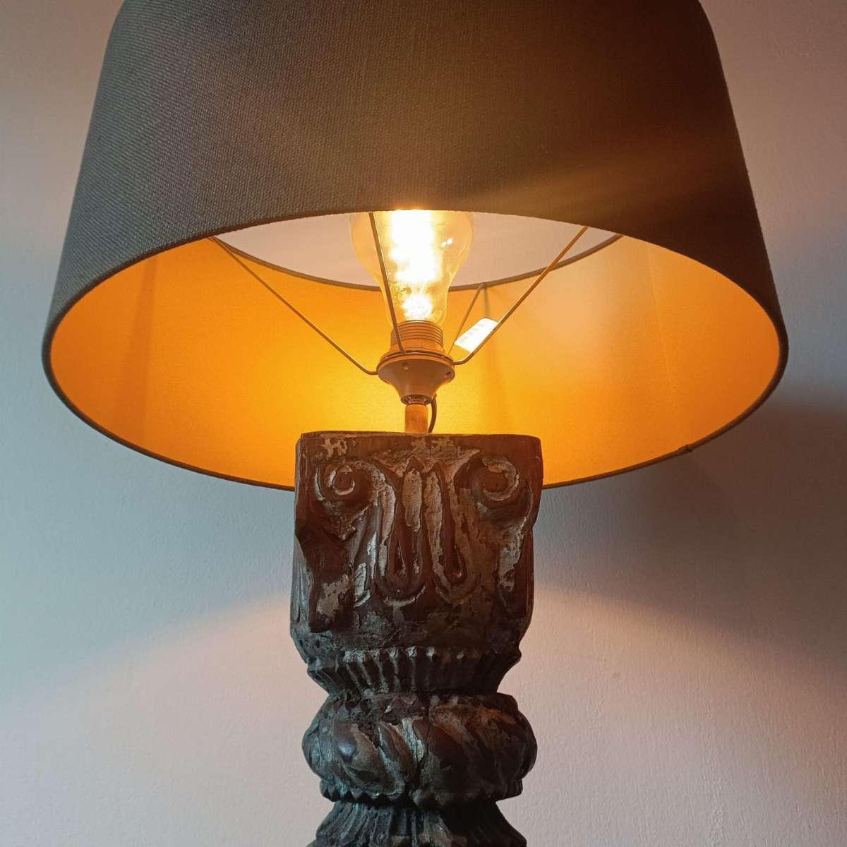 Lampe antique sur pied