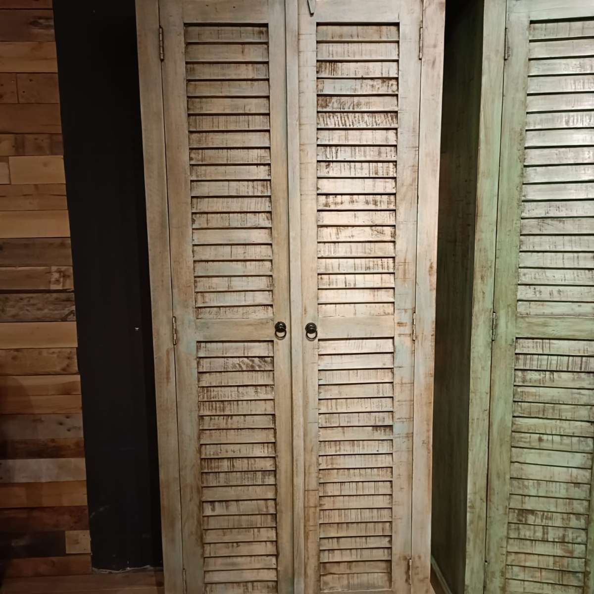 Armoire à persiennes