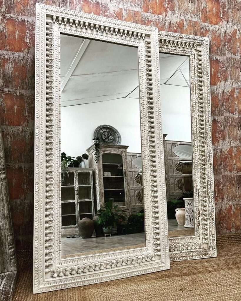 Miroir sculpté